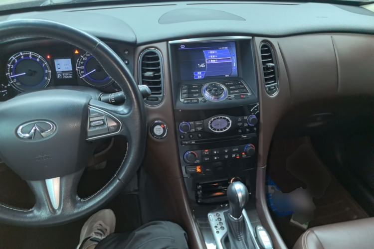 Used Infiniti QX50 2015 2.5L Enjoyment Edition Center Console