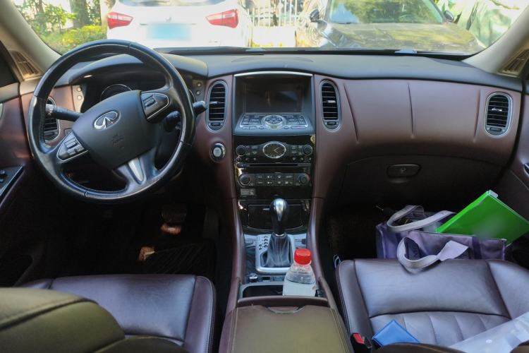 Used Infiniti QX50 2015 2.5L Enjoyment Edition Center Console