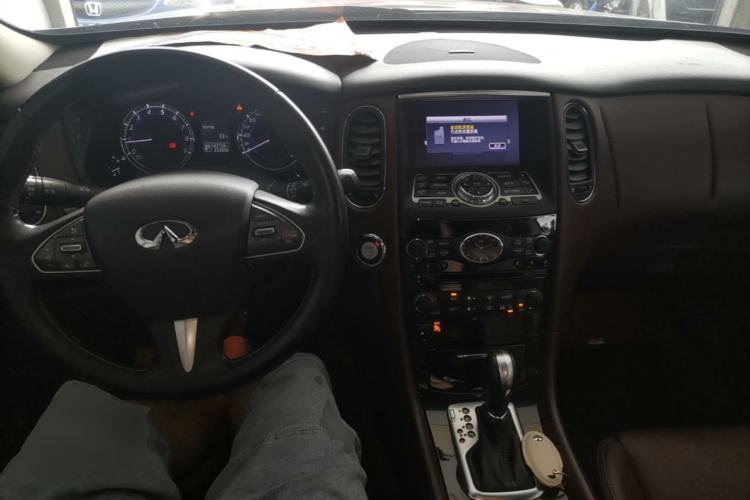 Used Infiniti QX50 2015 2.5L Luxury Edition Center Console