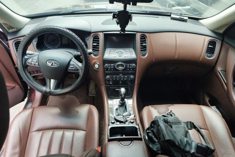 Used Infiniti QX50 2015 2.5L Enjoyment Edition Center Console