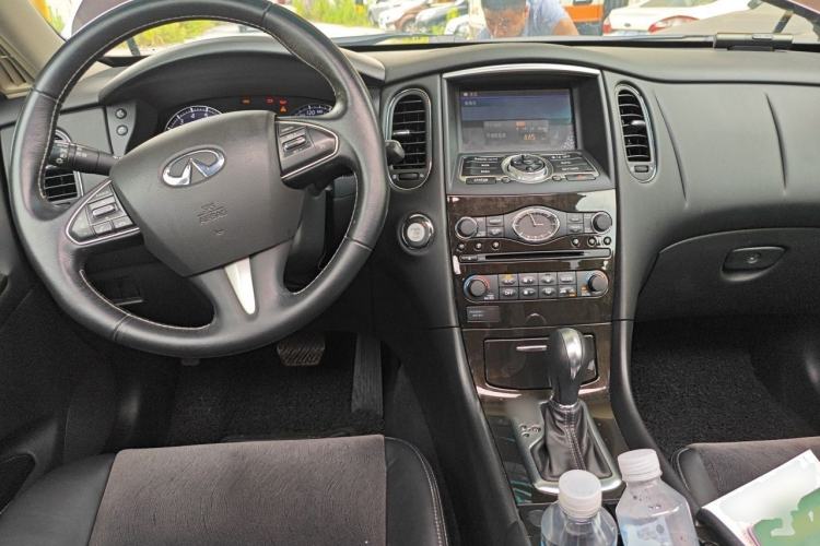 Used Infiniti QX50 2015 2.5L Comfort Edition Center Console