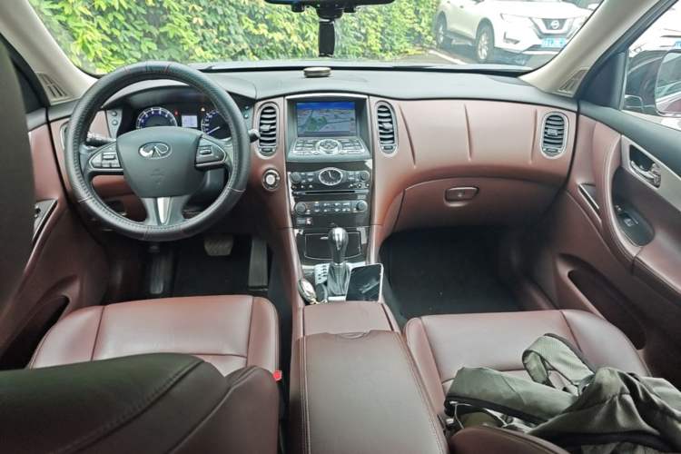 Used Infiniti QX50 2015 2.5L Enjoyment Edition Center Console