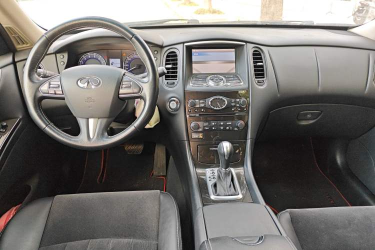 Used Infiniti QX50 2015 2.5L Comfort Edition Center Console