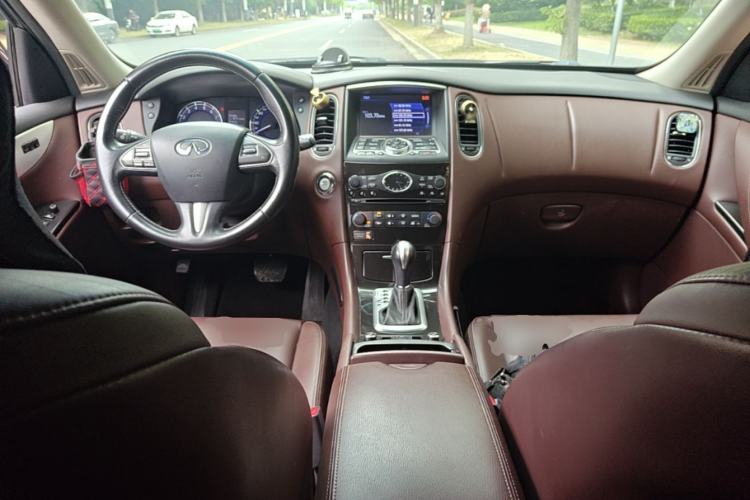 Used Infiniti QX50 2015 2.5L Luxury Edition Center Console