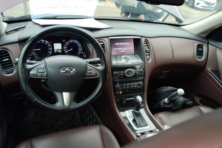 Used Infiniti QX50 2015 2.5L Enjoyment Edition Center Console