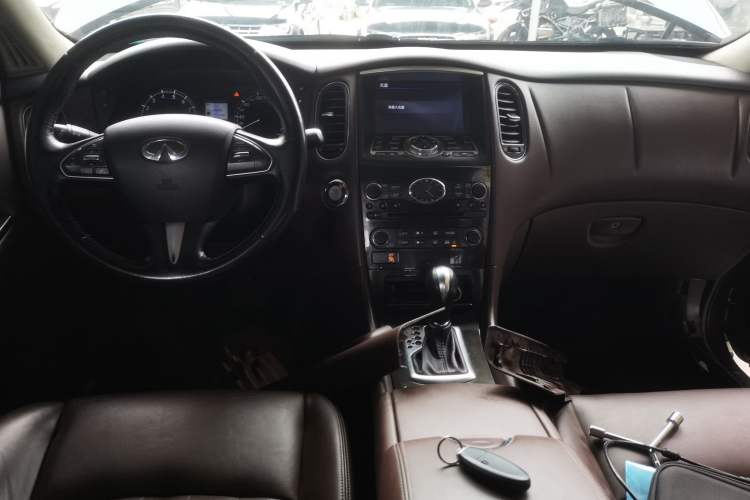 Used Infiniti QX50 2015 2.5L Enjoyment Edition Center Console