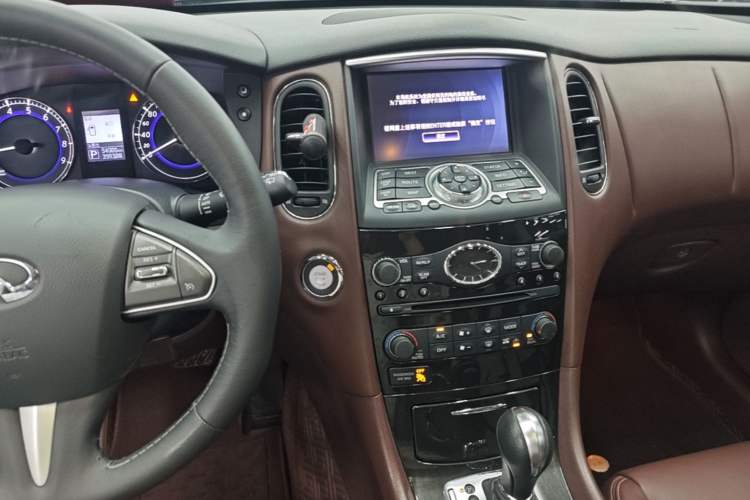 Used Infiniti QX50 2015 2.5L Enjoyment Edition Center Console