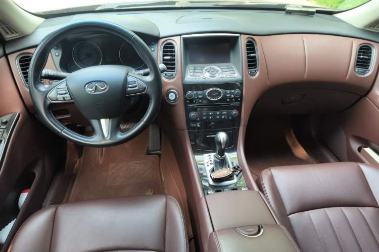 Used Infiniti QX50 2015 2.5L Luxury Edition Center Console