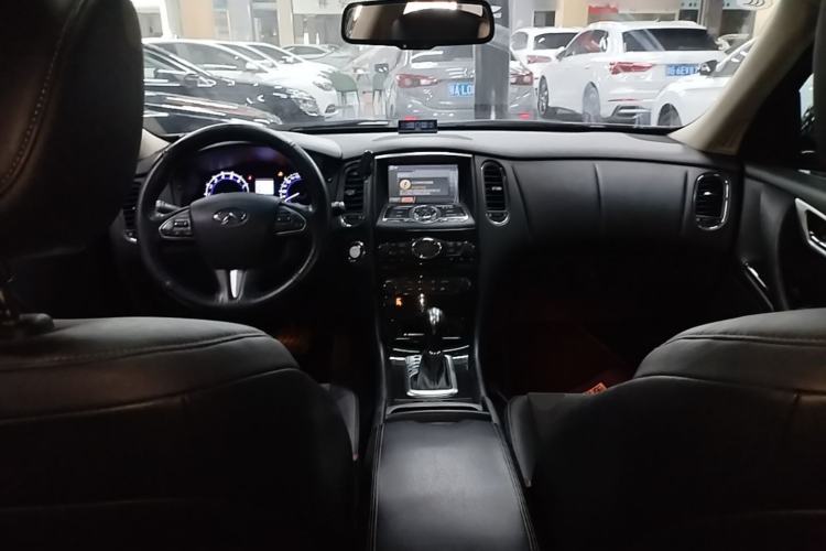 Used Infiniti QX50 2015 2.5L Comfort Edition Center Console