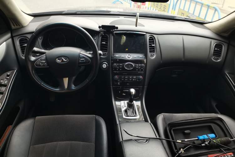 Used Infiniti QX50 2015 2.5L Comfort Edition Center Console