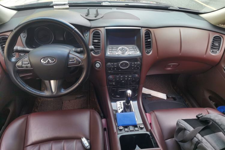 Used Infiniti QX50 2015 2.5L Enjoyment Edition Center Console