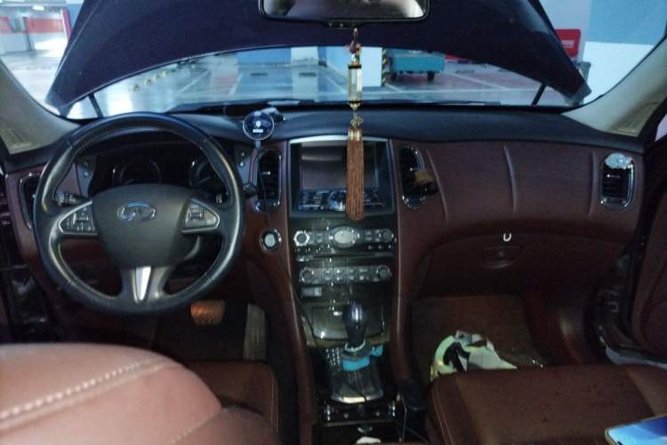 Used Infiniti QX50 2015 2.5L Enjoyment Edition Center Console