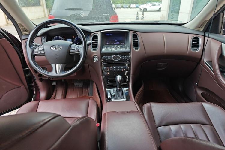Used Infiniti QX50 2015 2.5L Enjoyment Edition Center Console