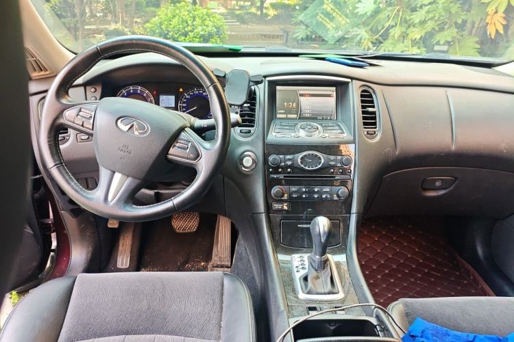 Used Infiniti QX50 2015 2.5L Comfort Edition Center Console