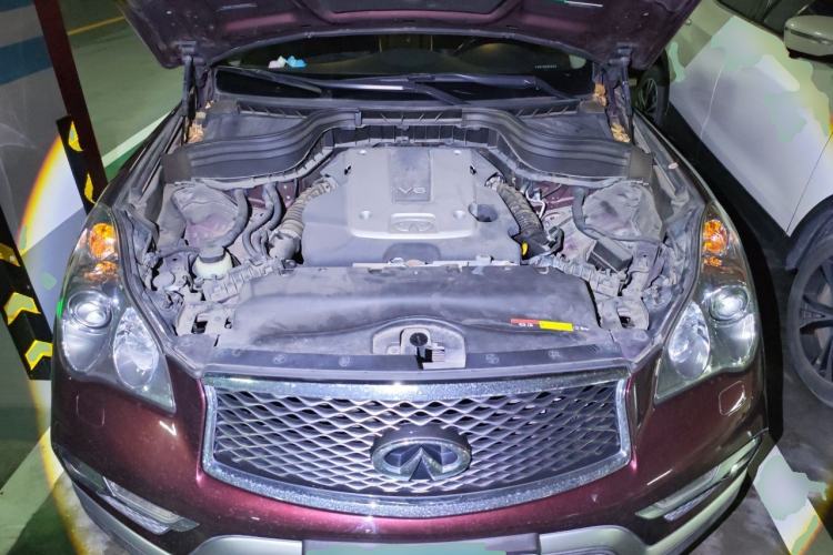 Used Infiniti QX50 2015 2.5L Comfort Edition Engine Bay