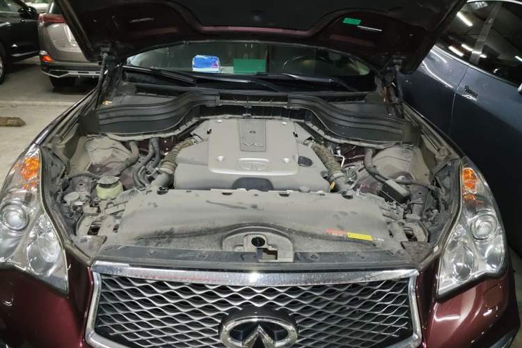 Used Infiniti QX50 2015 2.5L Comfort Edition Engine Bay