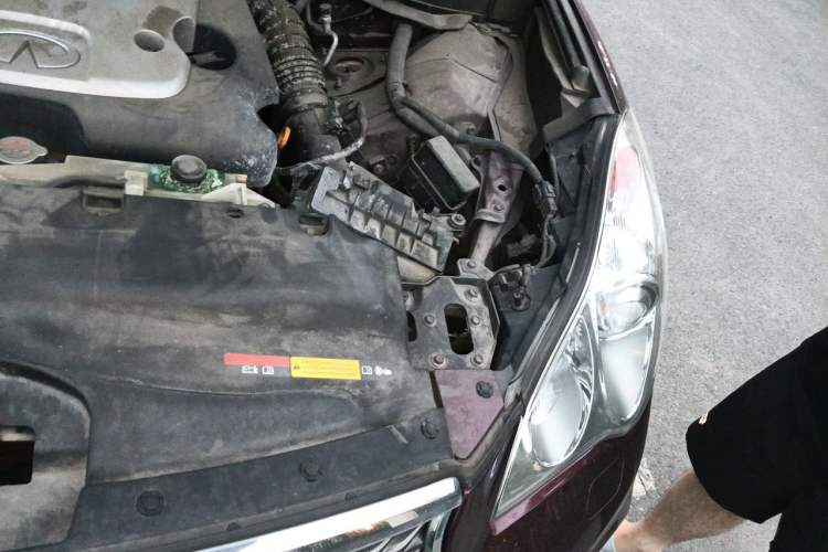 Used Infiniti QX50 2015 2.5L Luxury Edition Engine Bay Left