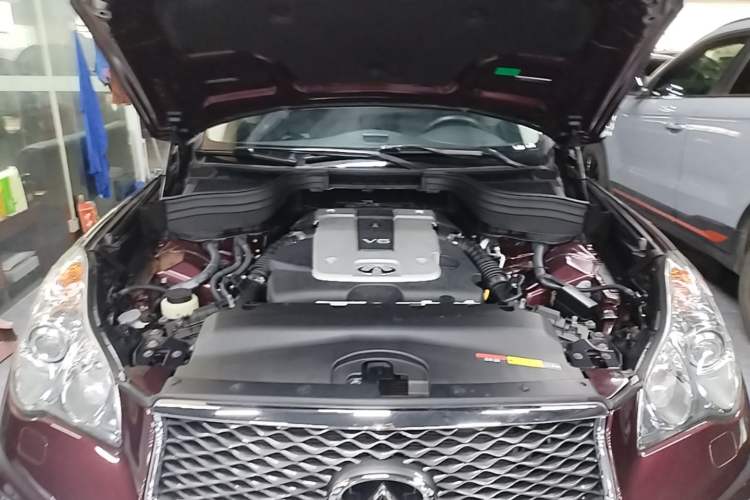 Used Infiniti QX50 2015 2.5L Comfort Edition Engine Bay