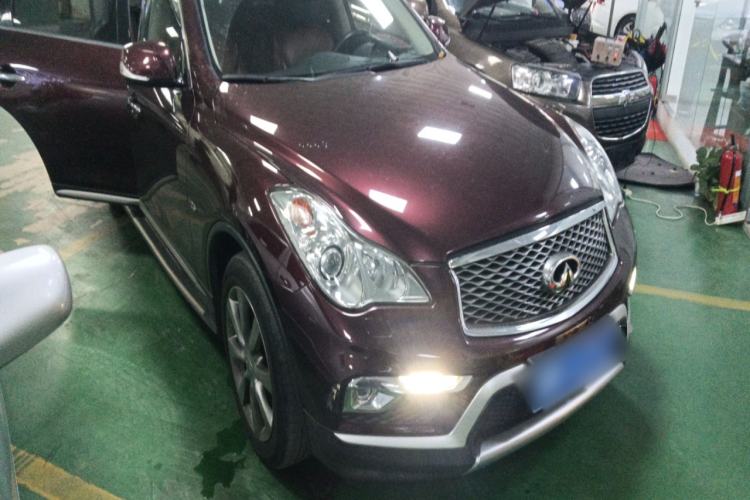 Used Infiniti QX50 2015 2.5L Comfort Edition Front Right 45 Deg