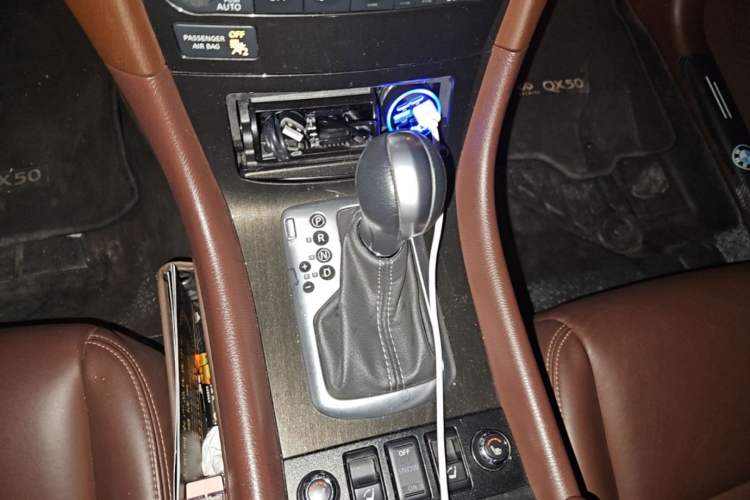 Used Infiniti QX50 2015 2.5L Enjoyment Edition Gear Lever