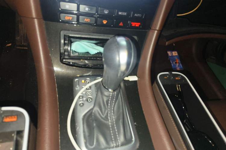 Used Infiniti QX50 2015 2.5L Enjoyment Edition Gear Lever