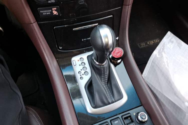 Used Infiniti QX50 2015 2.5L Enjoyment Edition Gear Lever