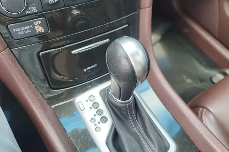 Used Infiniti QX50 2015 2.5L Enjoyment Edition Gear Lever