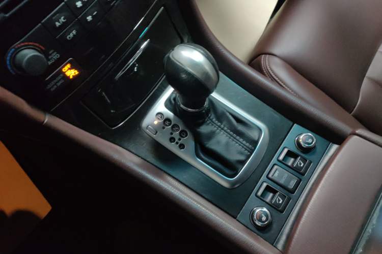 Used Infiniti QX50 2015 2.5L Enjoyment Edition Gear Lever