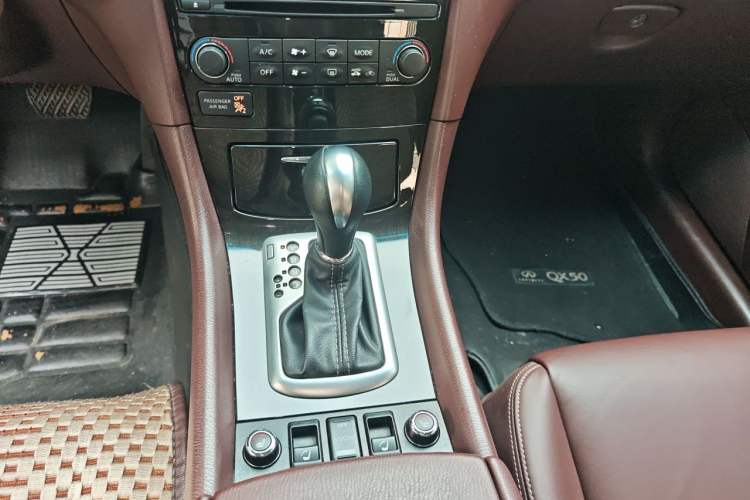 Used Infiniti QX50 2015 2.5L Enjoyment Edition Gear Lever