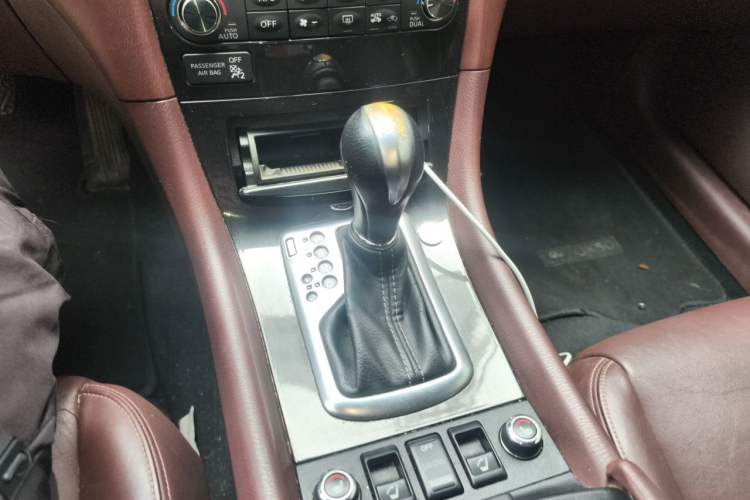 Used Infiniti QX50 2015 2.5L Enjoyment Edition Gear Lever