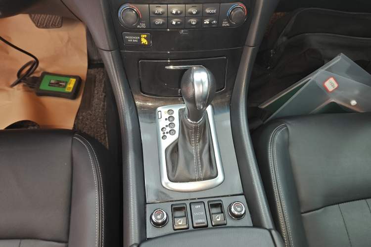 Used Infiniti QX50 2015 2.5L Enjoyment Edition Gear Lever