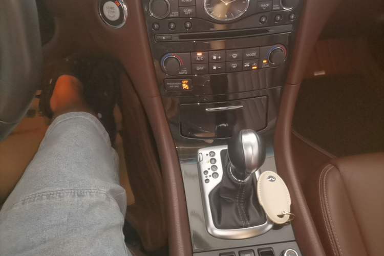 Used Infiniti QX50 2015 2.5L Luxury Edition Gear Lever