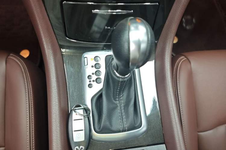 Used Infiniti QX50 2015 2.5L Enjoyment Edition Gear Lever