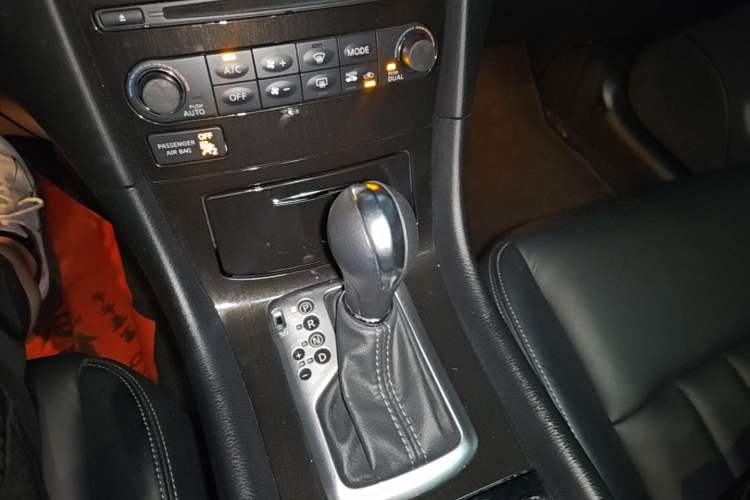 Used Infiniti QX50 2015 2.5L Enjoyment Edition Gear Lever
