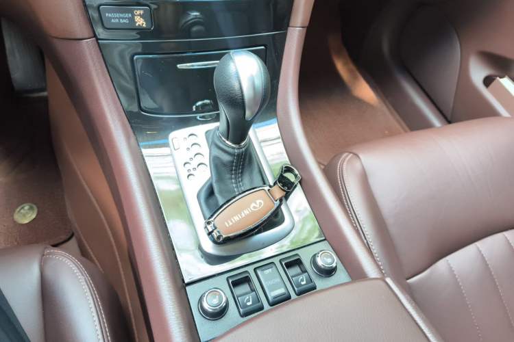 Used Infiniti QX50 2015 2.5L Luxury Edition Gear Lever