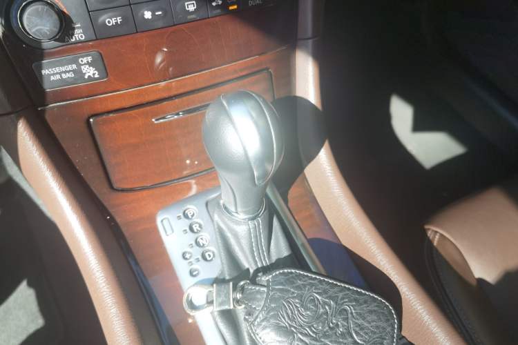Used Infiniti QX50 2015 2.5L Deluxe Edition Gear Lever