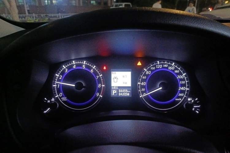 Used Infiniti QX50 2015 2.5L Comfort Edition Instrument Cluster