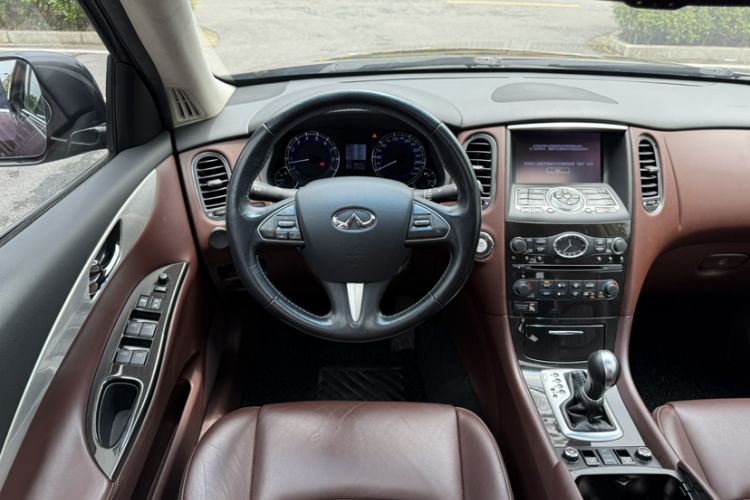 Used Infiniti QX50 2015 2.5L Enjoyment Edition Interior 10