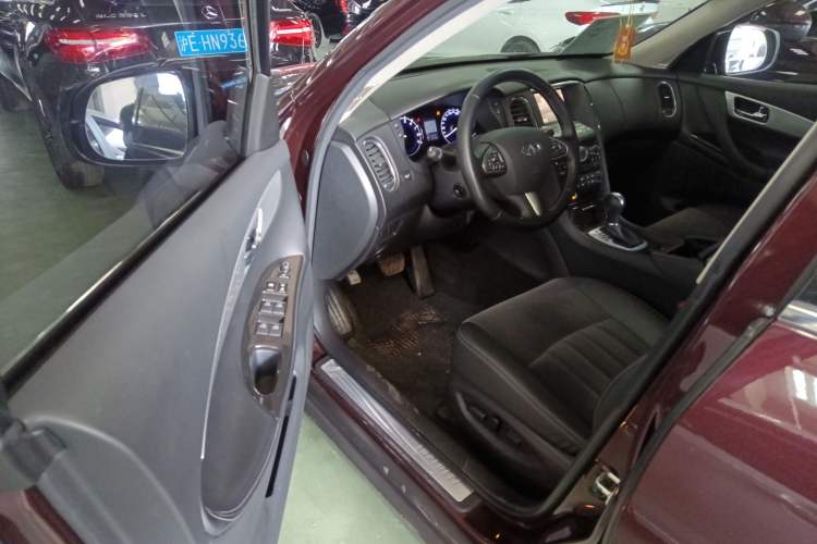 Used Infiniti QX50 2015 2.5L Comfort Edition Interior 2
