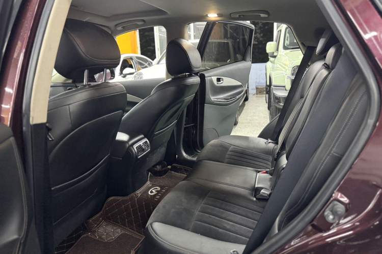 Used Infiniti QX50 2015 2.5L Comfort Edition Interior 3