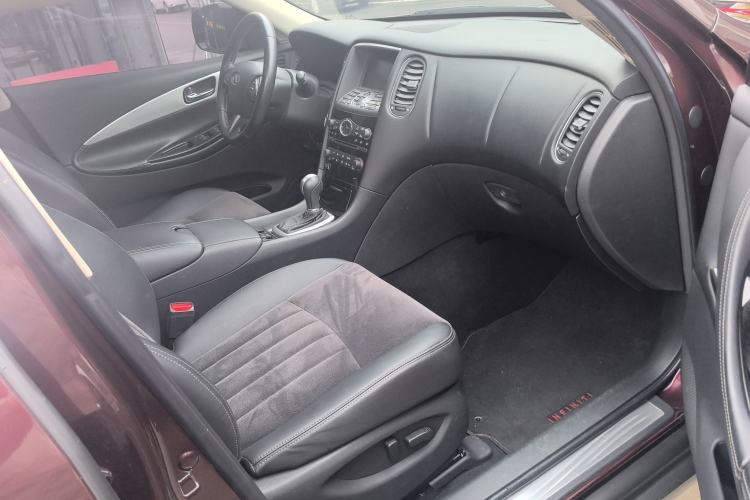 Used Infiniti QX50 2015 2.5L Comfort Edition Interior 3