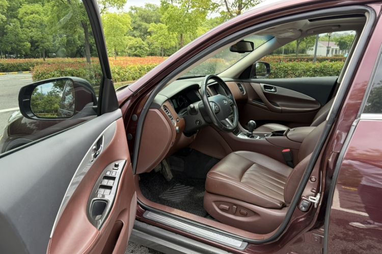 Used Infiniti QX50 2015 2.5L Enjoyment Edition Interior 3