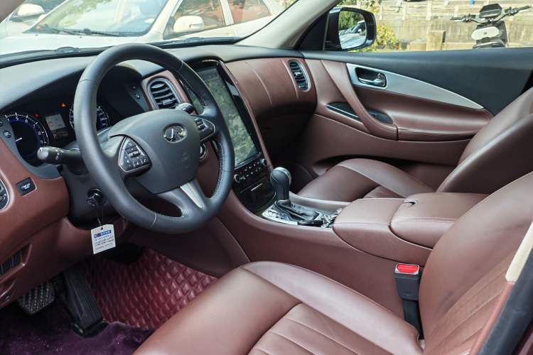 Used Infiniti QX50 2015 2.5L Luxury Edition Interior 3
