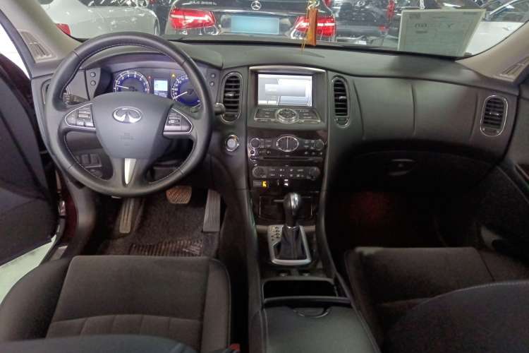 Used Infiniti QX50 2015 2.5L Comfort Edition Interior 3