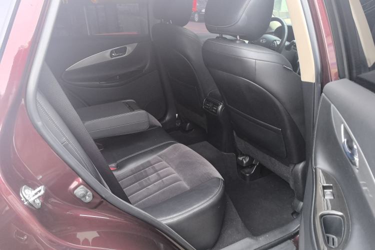 Used Infiniti QX50 2015 2.5L Comfort Edition Interior 4
