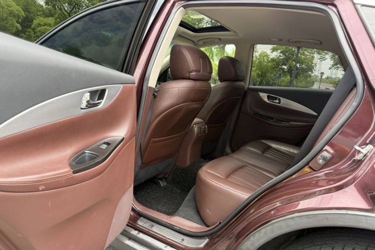 Used Infiniti QX50 2015 2.5L Enjoyment Edition Interior 4