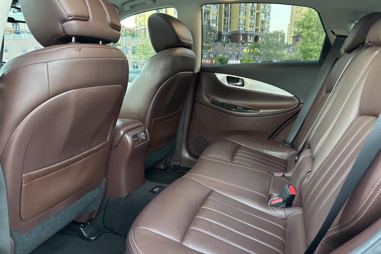 Used Infiniti QX50 2015 2.5L Enjoyment Edition Interior 4