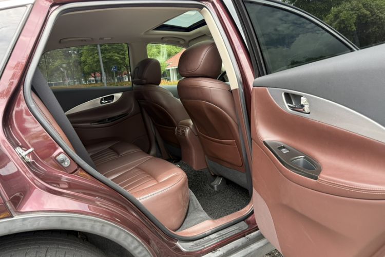 Used Infiniti QX50 2015 2.5L Enjoyment Edition Interior 5