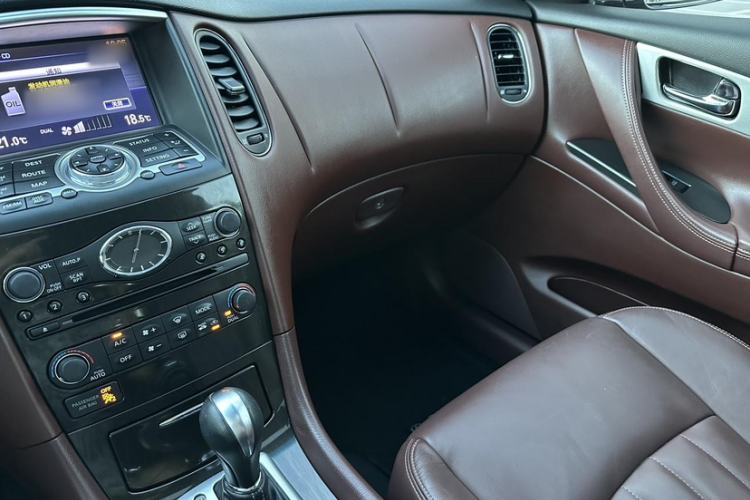 Used Infiniti QX50 2015 2.5L Enjoyment Edition Interior 6