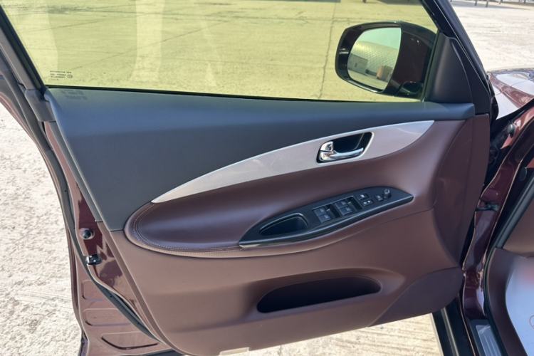 Used Infiniti QX50 2015 2.5L Enjoyment Edition Interior 9